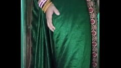 Reproducir Las grandes tetas y el juego anal de la travesti india cachonda Gaurisissy