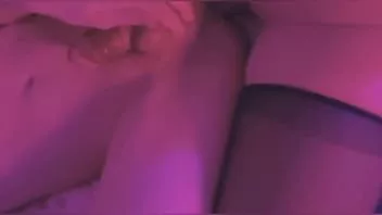 Abspielen Zwei hinreißende Tgirls ficken sich gegenseitig