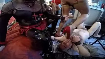 Oynat Iki olgunlaşır travestiler sürtük ve onların köle