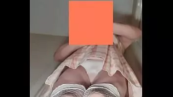 Reproduzir Mulher trans molha a calcinha em cima de você