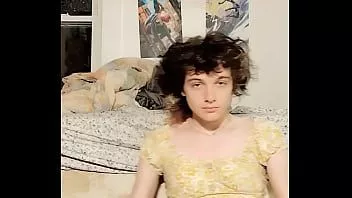 Reproduzir Tímida garota trans com tesão Ashica Embrita te provoca de vestido e goza de quatro