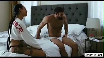 تشغيل Ts eva الملاعين stepdad بينما الأم دائمًا