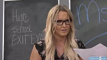 play ترانزيستور المعلم kayleigh coxx barebacked