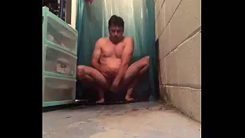 تشغيل الحصول على بجد & كومينغ في الحمام