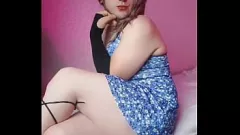 play Nuttige Shemale Ketty im Nylon-Minikleid und großem Arsch