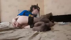 play Play sissy solo: Sasha Earth et son gode fait maison
