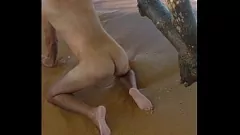 play Latina Shemale Bares pe toate pe plaja publică