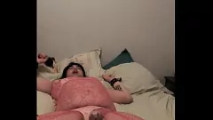 play Lenjeria busty a lui Sissy Jinna French Sissy Jinna se joacă cu castitate și jucării