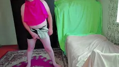 تشغيل جلسة الاستمناء خنثى في ضوء الشمس الناعمة