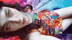 Reproducir El seductor espectáculo de masturbación de la travesti con curvas Ketty