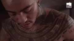 Reproduzir Dominante FTM Axel Abysse dá a Jamal Xxx uma sessão violenta de punho com penetração profunda e ação de bunda para boca